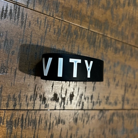 Lecrae’s Exclusive "Gravity" Bracelet - Picture 3 of 4